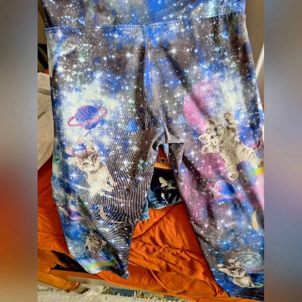 JUSTICE SIZE 14 CROPPED LEGGINGS KITTEN AND GALAXY PRINT